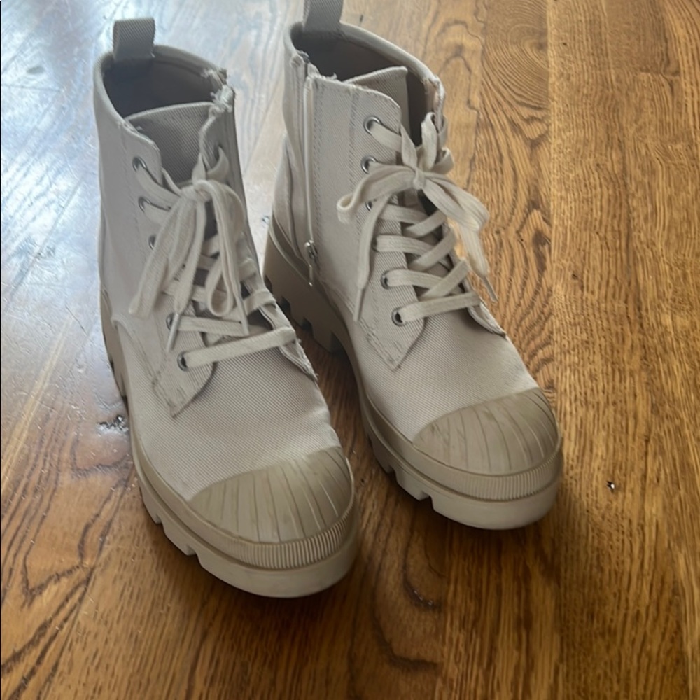 Combat boots